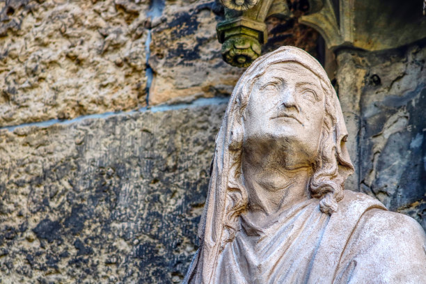 风化砂岩雕塑，圣托马斯教堂在莱比锡图片下载