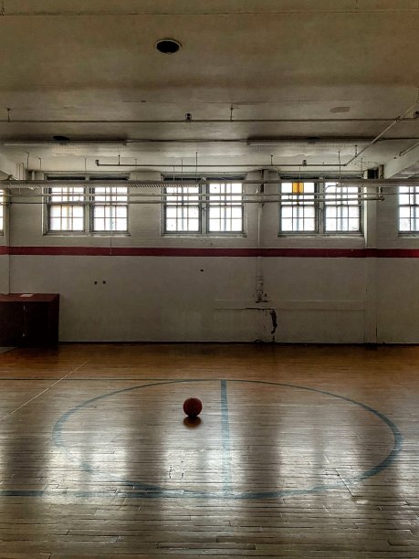 篮球在健身房图片下载