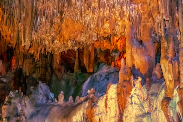 Damlatas洞穴(土耳其，Alanya)内的矿物构造图片下载