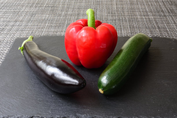 西葫芦，甜椒和茄子图片下载