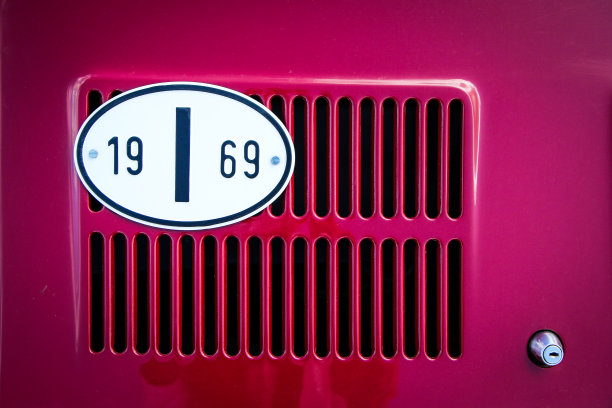 发动机罩上通风孔的细节图片下载