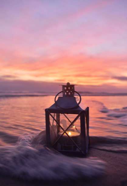 海浪，灯和火焰。图片下载