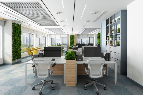 生态友好的开放式现代办公室，有桌子，办公椅，会议桌和垂直花园背景图片下载