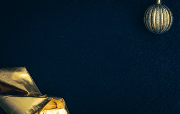 圣诞背景与金色装饰右上角和金色反射材料在底部左下角放置黑色纹理图片下载