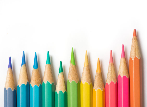 彩色铅笔孤立在白色背景上。图片下载
