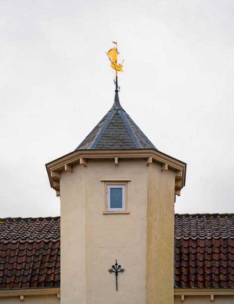 带有建筑装饰的建筑物的细节图片下载