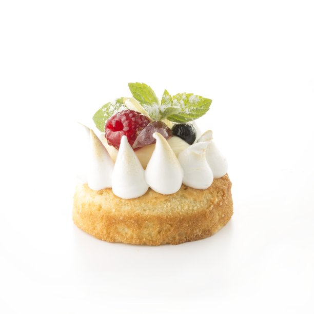 鲜亮的甜馅饼配浆果和薄荷。图片下载