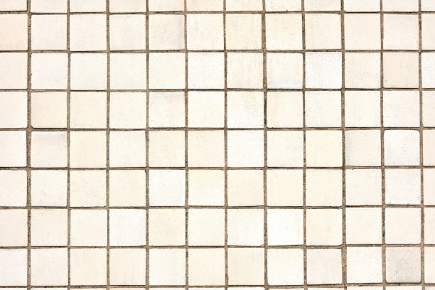 由方形米色马赛克瓷砖砌成的墙图片下载