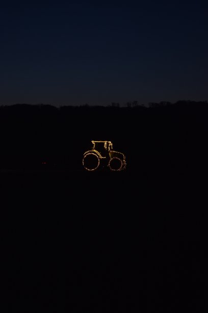 照亮拖拉机形状图片下载