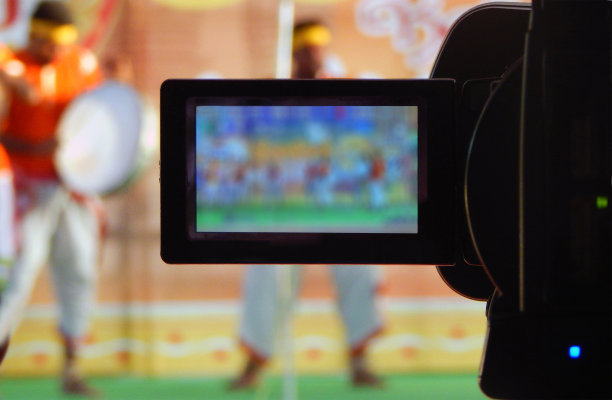 数码摄像机拍摄的一个印第安部落事件的LCD显示视图图片下载