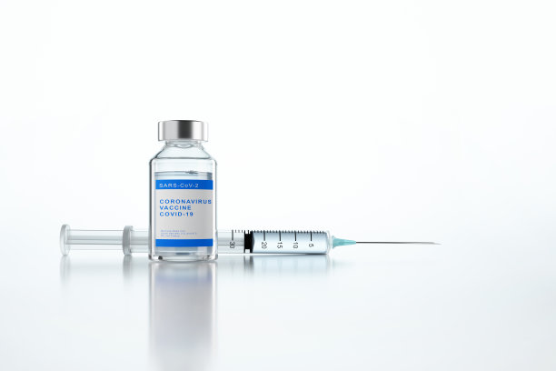 用注射器和小瓶注射Covid-19疫苗图片下载