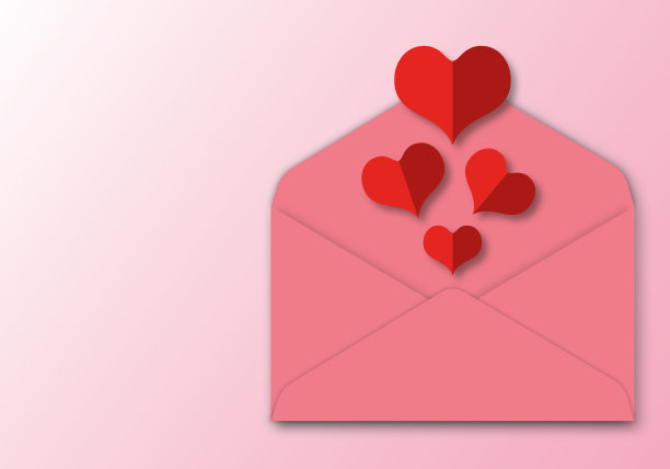 红心形状与粉红色信封软粉红色背景的情人节或婚礼问候设计。图片下载