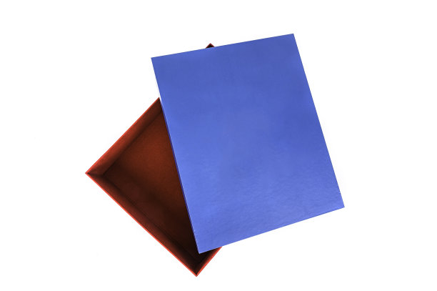 蓝色盖子与红色盖子盒隔离在白色背景上。图片下载