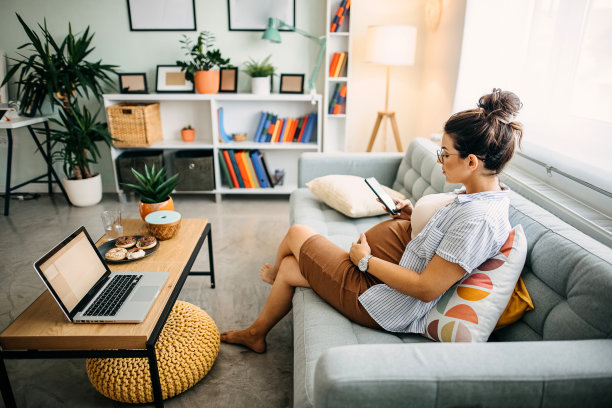 孕妇使用手机图片下载