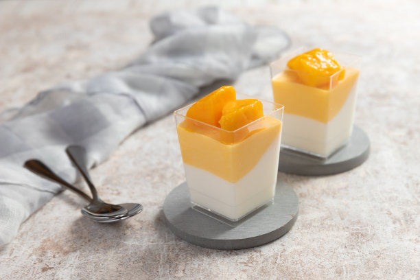 芒果慕斯与新鲜的芒果图片下载