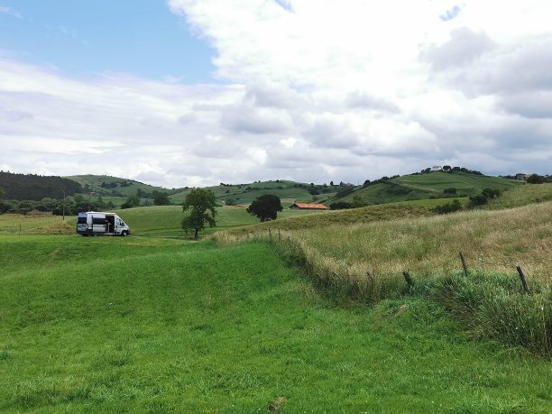 野营假期与露营车图片下载