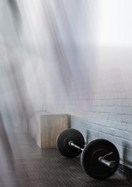健身房的杠铃与过渡图片下载