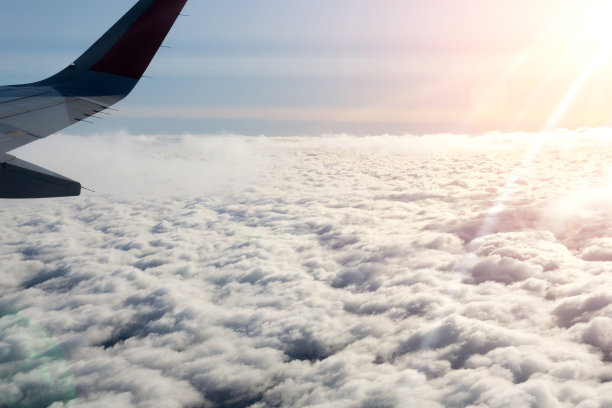 飞机的机翼。照片用于旅游运营商。旅游的概念图片下载
