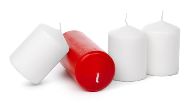 蜡色的蜡烛孤立在白色背景上接近图片下载