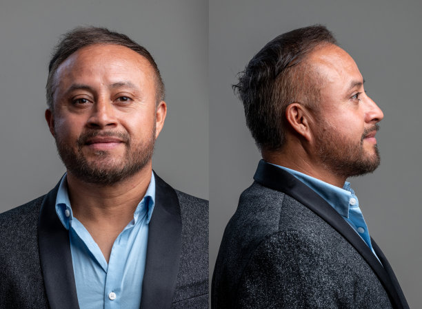 微笑的西班牙裔成熟男子正面和侧面的面部照片图片下载