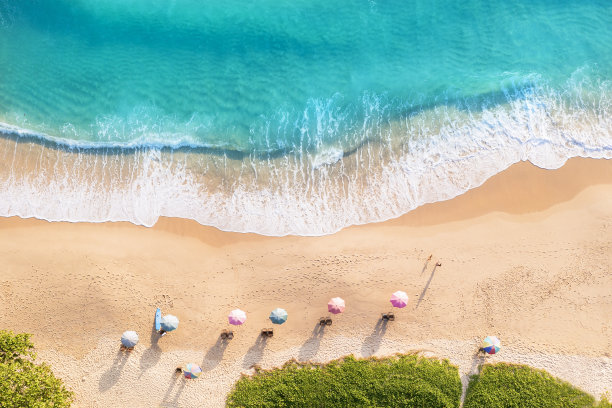 美丽的普吉岛海滩是安达曼海著名的旅游目的地。夏天度假的概念图片下载