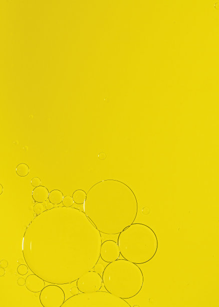 蓝色水中混合黄色食用色素的抽象气泡微距摄影图片下载