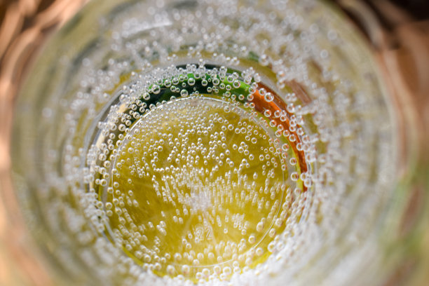 矿泉水泡沫图片下载