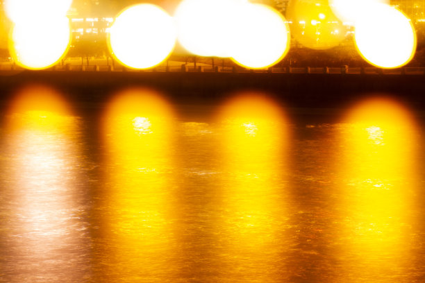 滨水区的路灯图片下载