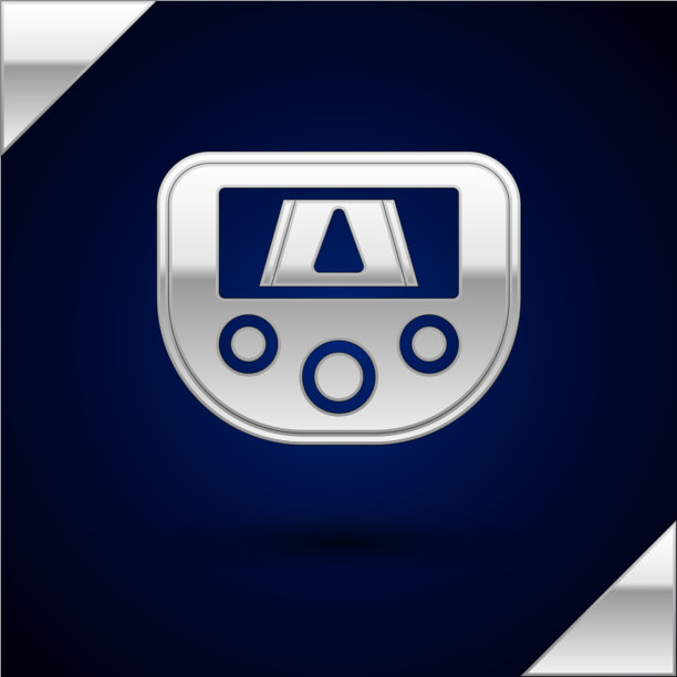 带有地图图标的银色GPS设备在黑暗中被隔离图片下载