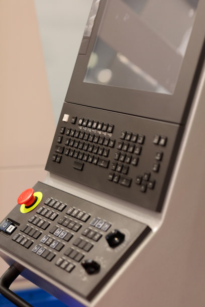 带有触摸屏的现代数控控制台图片下载