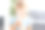 生病的小女孩使吸入灰色背景与复制空间。女孩在家用喷雾器吸入。儿童哮喘吸入器吸入雾化器蒸汽呕吐咳嗽图片下载