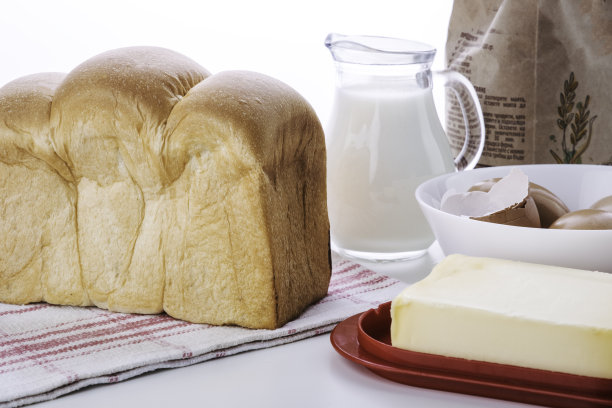 面包自制孤立在白色背景上图片下载