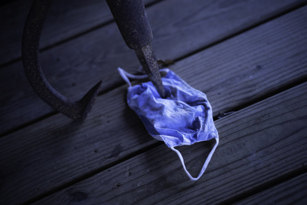 古老的工具刺穿面具图片下载