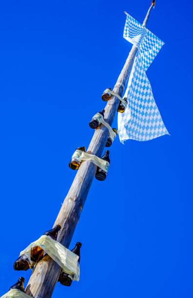 典型的巴伐利亚五朔节柱图片下载