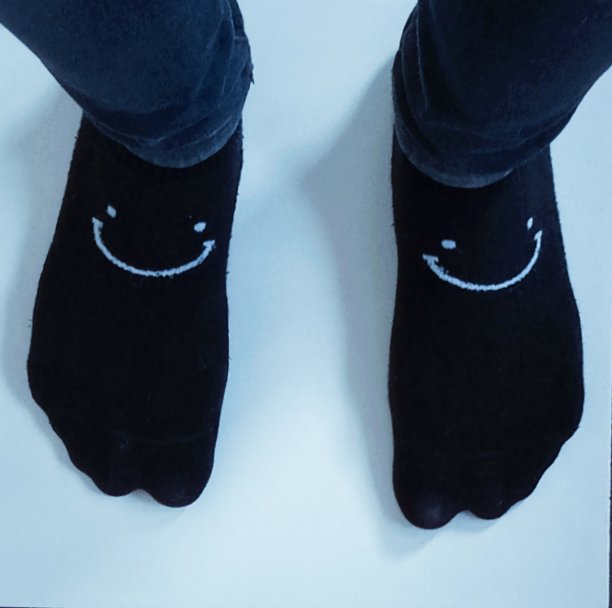 微笑的袜子图片下载