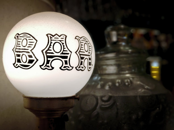 带有BAR字的老式灯图片下载