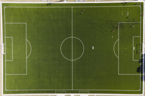 正上方的足球场图片下载