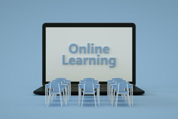 使用笔记本电脑和课桌进行在线学习图片下载