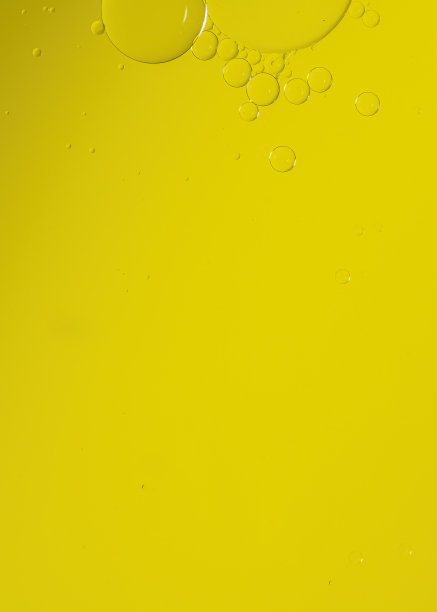 蓝色水中混合黄色食用色素的抽象气泡微距摄影图片下载