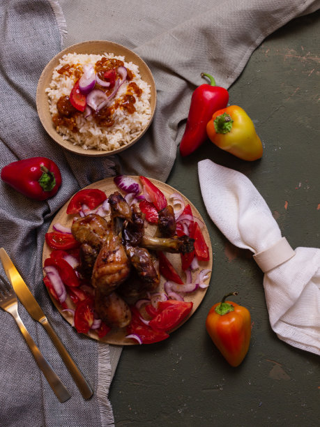 法国菜是用肉和蔬菜烤土豆图片下载