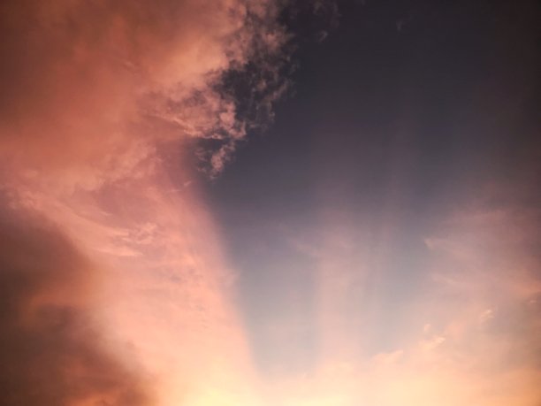 血腥的云图片下载