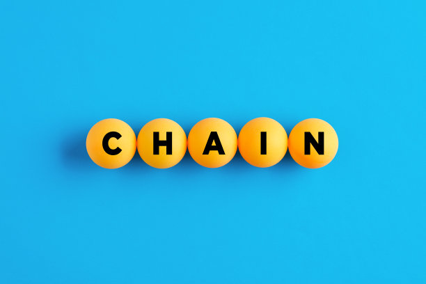 “链”字写在一排黄色的球上图片下载