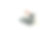 男性从笔记本电脑屏幕手持毡尖笔。2021年重返校园的想法。由于Covid-19大流行，远程学习、在线教育或远程工作。米色背景上最小的虚拟概念。图片下载