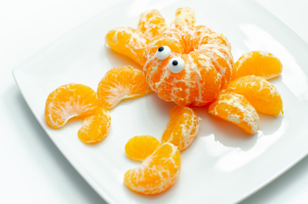 果蟹:一种由新鲜的橘子制成的蟹形小吃图片下载