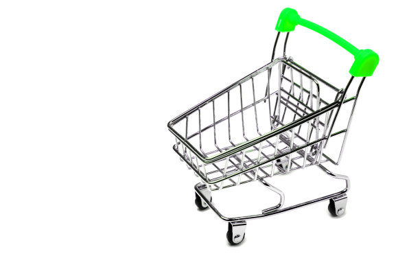 空购物车与绿色把手孤立在白色背景。图片下载