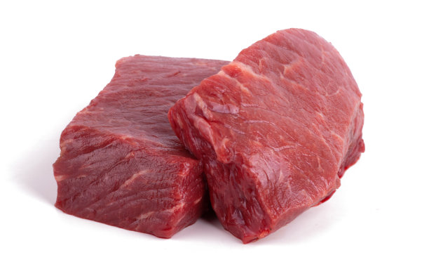 生的美味牛肉分离在白色的背景图片下载