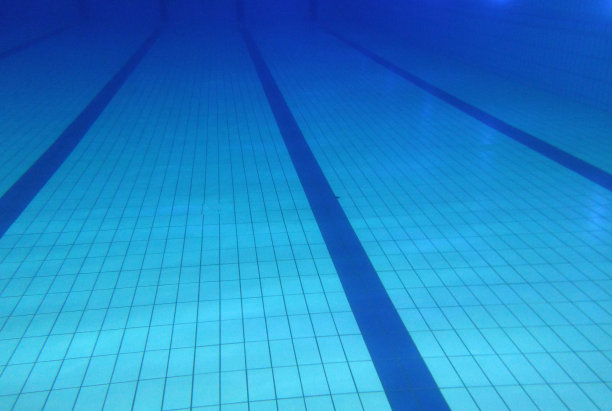 这是水下游泳池的样子图片下载