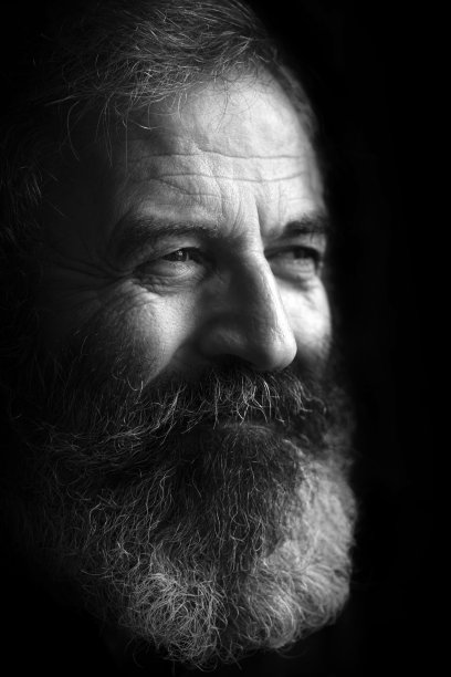 特写：成熟的土耳其男人肖像图片下载