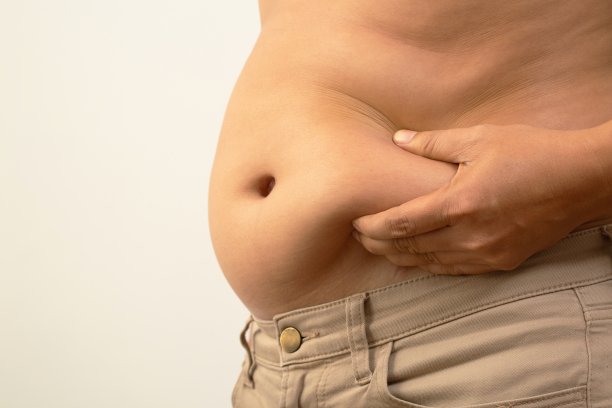 男人因肥胖问题而紧张。图片下载