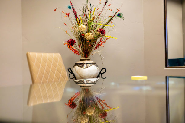 植物布置中心玻璃顶会议室桌椅照片系列图片下载